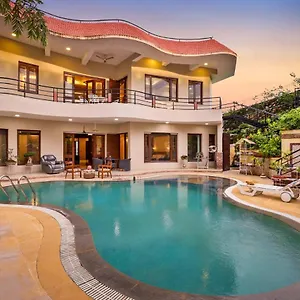 Stayvista's Prakriti Farms With Outdoor Pool, Complimentary Breakfast Villa